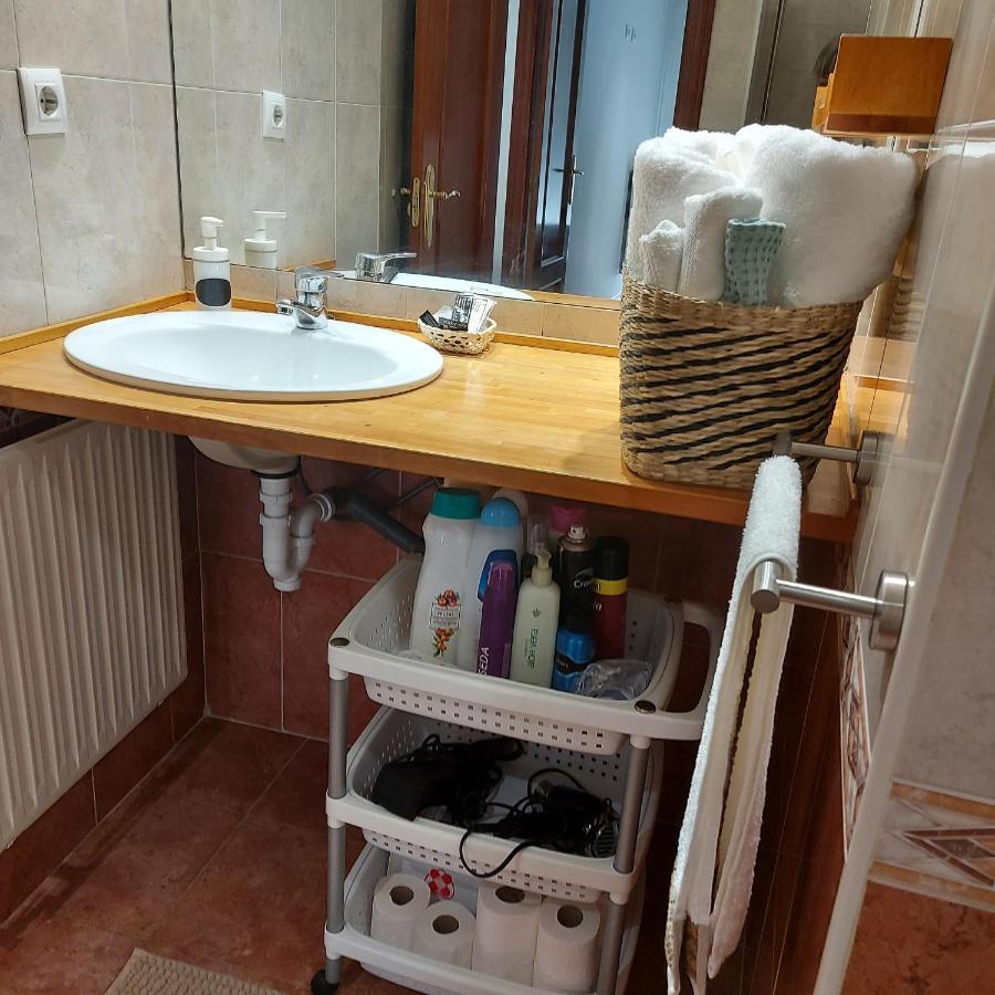 Soleado Piso Con Garaje Y Piscina A 8' Centro Apartment Castro Urdiales Bagian luar foto